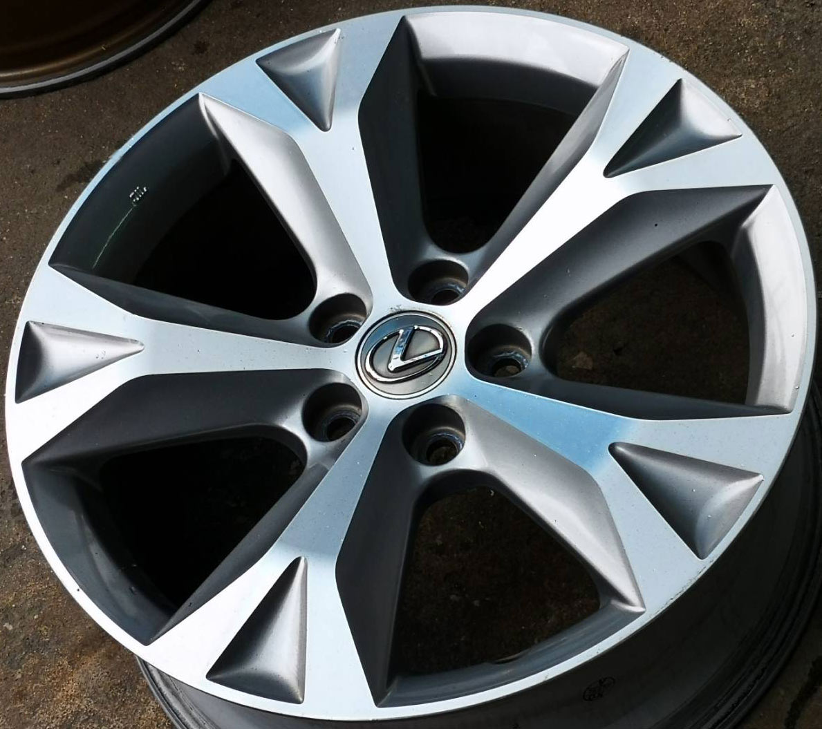 ล้อแม็ก ล้อแม็กมือสอง Lexus NS300 5รู114 ET35 ซิลเวอร์หน้าเงา 7.5-18นิ้ว(รามอินทรา)