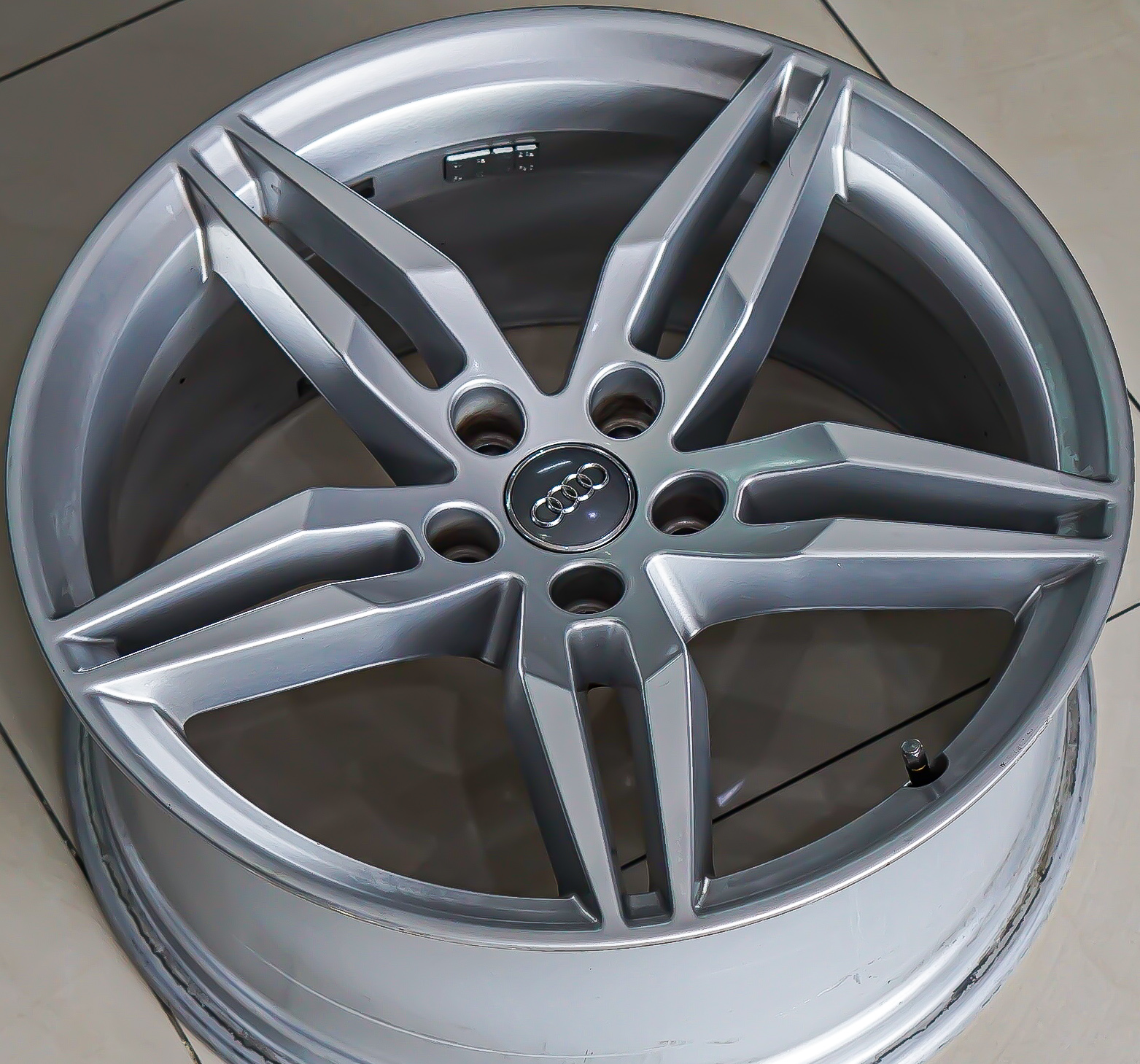 ล้อแม็ก ล้อแม็กซ์มือสองแท้ Audi A5 5รู112 ET32 ซิลเวอร์ 8.5-19นิ้ว(รามอินทรา)